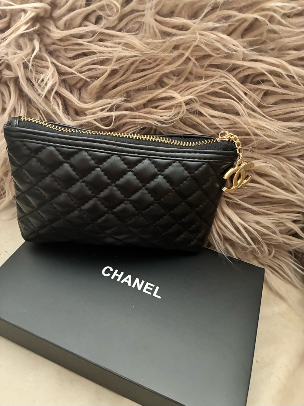 CHANEL Black Quilted Leather Cosmetic Pouch with Gold CC Charm GWP - Picture 4 of 8